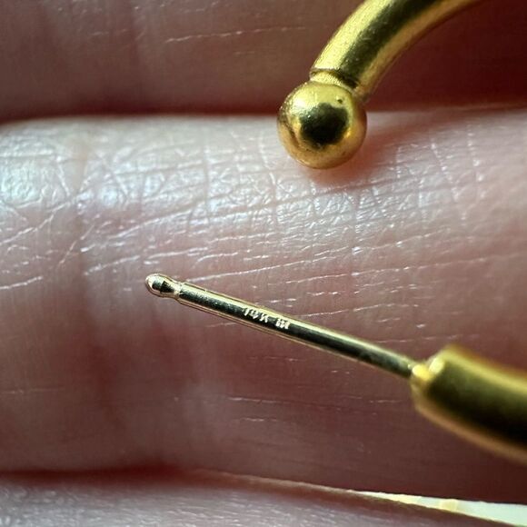 Vintage 14k Yellow Gold Hoop Earring With Ball Ending - Picture 3 of 9